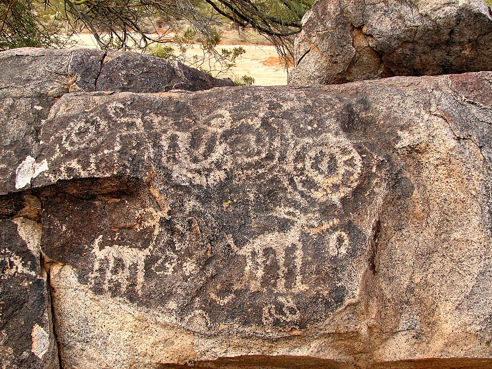 File:Petroglyph in Arizona 2007-01-20.jpg